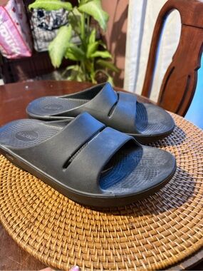 OOFOS Men's Black Dual-Strap Recovery Slide Sandals